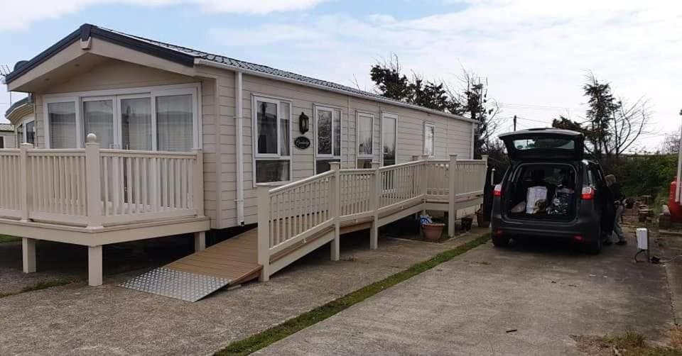Privately Owned Stunning Caravan Seawick Holiday Park St Osyth Jaywick Sands Bagian luar foto