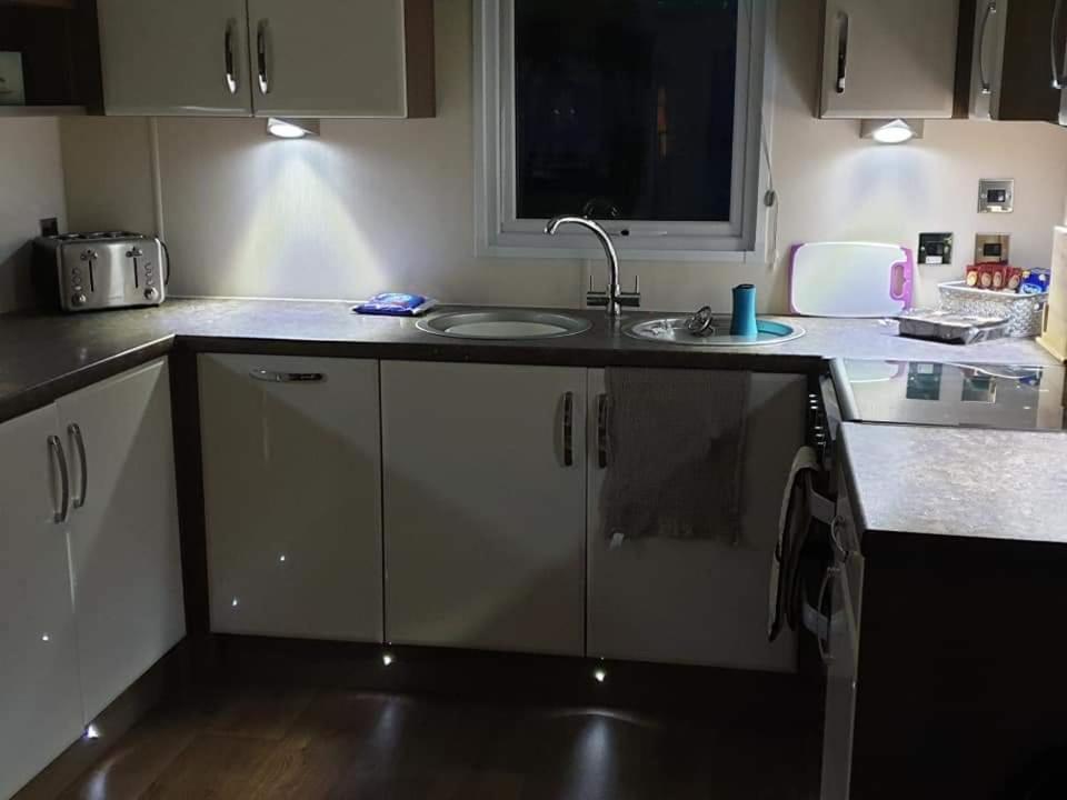 Privately Owned Stunning Caravan Seawick Holiday Park St Osyth Jaywick Sands Bagian luar foto
