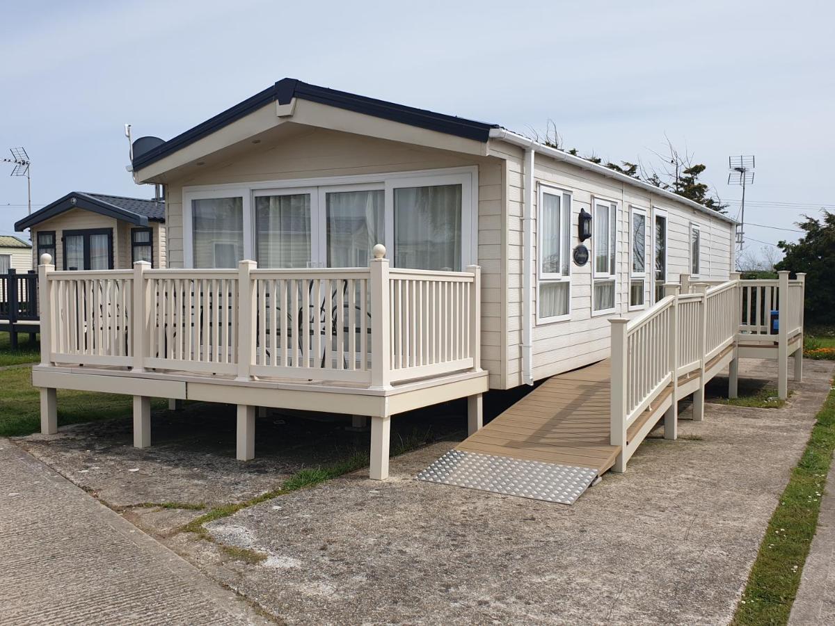 Privately Owned Stunning Caravan Seawick Holiday Park St Osyth Jaywick Sands Bagian luar foto