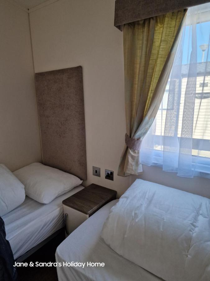 Privately Owned Stunning Caravan Seawick Holiday Park St Osyth Jaywick Sands Bagian luar foto