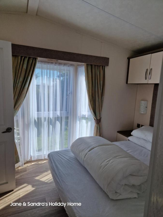 Privately Owned Stunning Caravan Seawick Holiday Park St Osyth Jaywick Sands Bagian luar foto