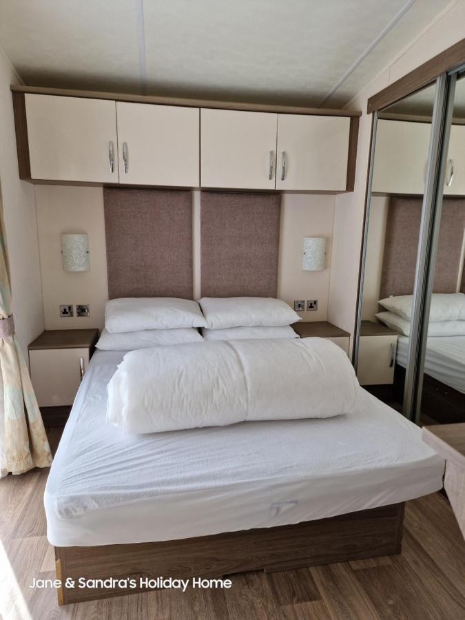 Privately Owned Stunning Caravan Seawick Holiday Park St Osyth Jaywick Sands Bagian luar foto