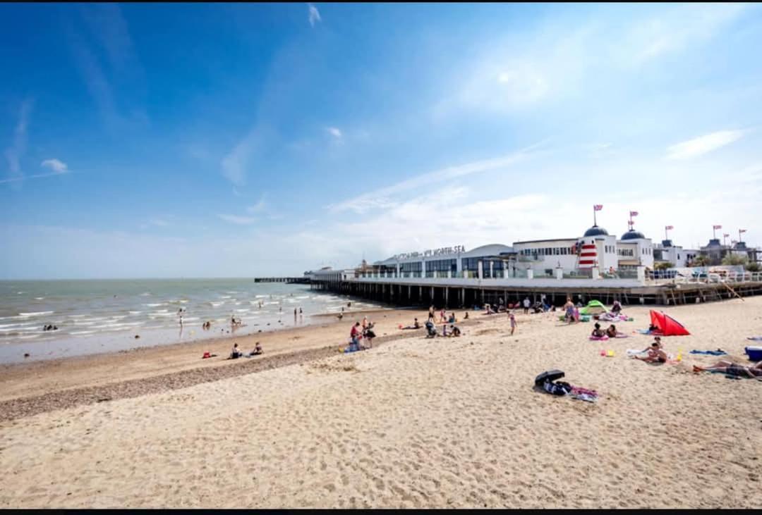 Privately Owned Stunning Caravan Seawick Holiday Park St Osyth Jaywick Sands Bagian luar foto