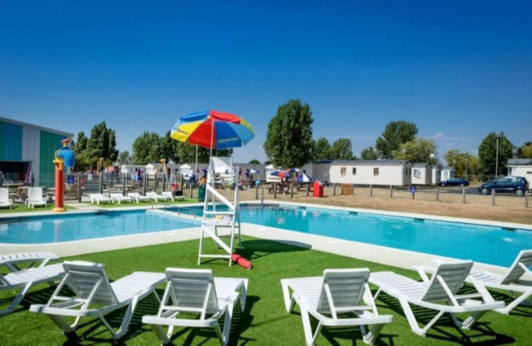 Privately Owned Stunning Caravan Seawick Holiday Park St Osyth Jaywick Sands Bagian luar foto